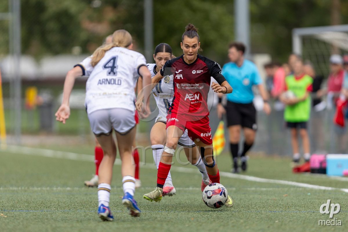 Aarau, Switzerland - September 5: Giulia Bison of FC Aarau Frauen controls the ball during the AXA Women's Super League match between FC Aarau Frauen and FC Luzern at Sportanlage Schachen on September 5, 2026 in Aarau, Switzerland.