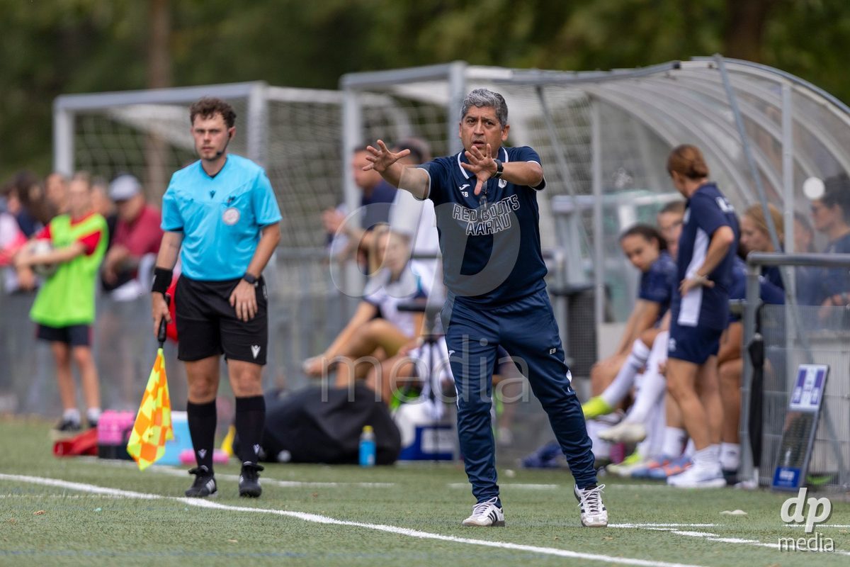 Aarau, Switzerland - September 5: head coach Eduardo Barrera of FC Aarau Frauen during the AXA Women's Super League match between FC Aarau Frauen and FC Luzern at Sportanlage Schachen on September 5, 2026 in Aarau, Switzerland.