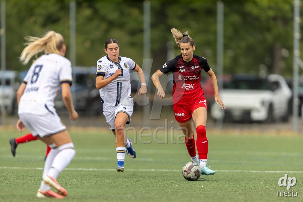 Aarau, Switzerland - September 5: Celia Hofer of FC Aarau Frauen (R) controls the ball under pressure from Alyssa Keller of FC Luzern Frauen (L) during the AXA Women's Super League match between FC Aarau Frauen and FC Luzern at Sportanlage Schachen on September 5, 2026 in Aarau, Switzerland.