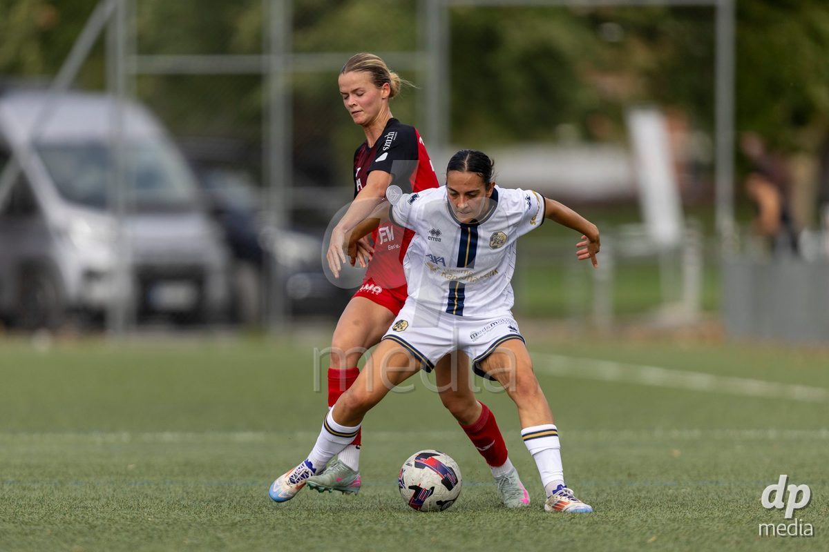 Aarau, Switzerland - September 5: Athanasia Moraitou of FC Luzern Frauen (R) controls the ball under pressure from Eliza Kadriu of FC Aarau Frauen (L) during the AXA Women's Super League match between FC Aarau Frauen and FC Luzern at Sportanlage Schachen on September 5, 2026 in Aarau, Switzerland.