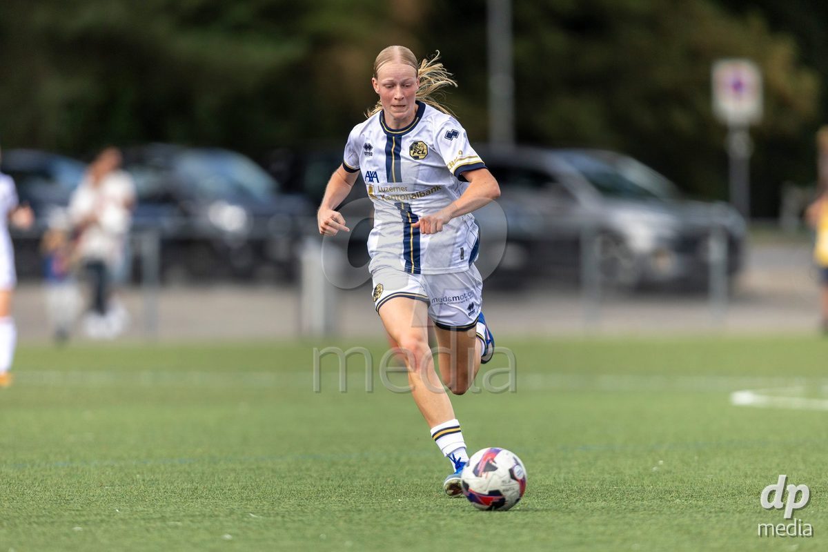 Aarau, Switzerland - September 5: Mara Arnold of FC Luzern Frauen controls the ball during the AXA Women's Super League match between FC Aarau Frauen and FC Luzern at Sportanlage Schachen on September 5, 2026 in Aarau, Switzerland.