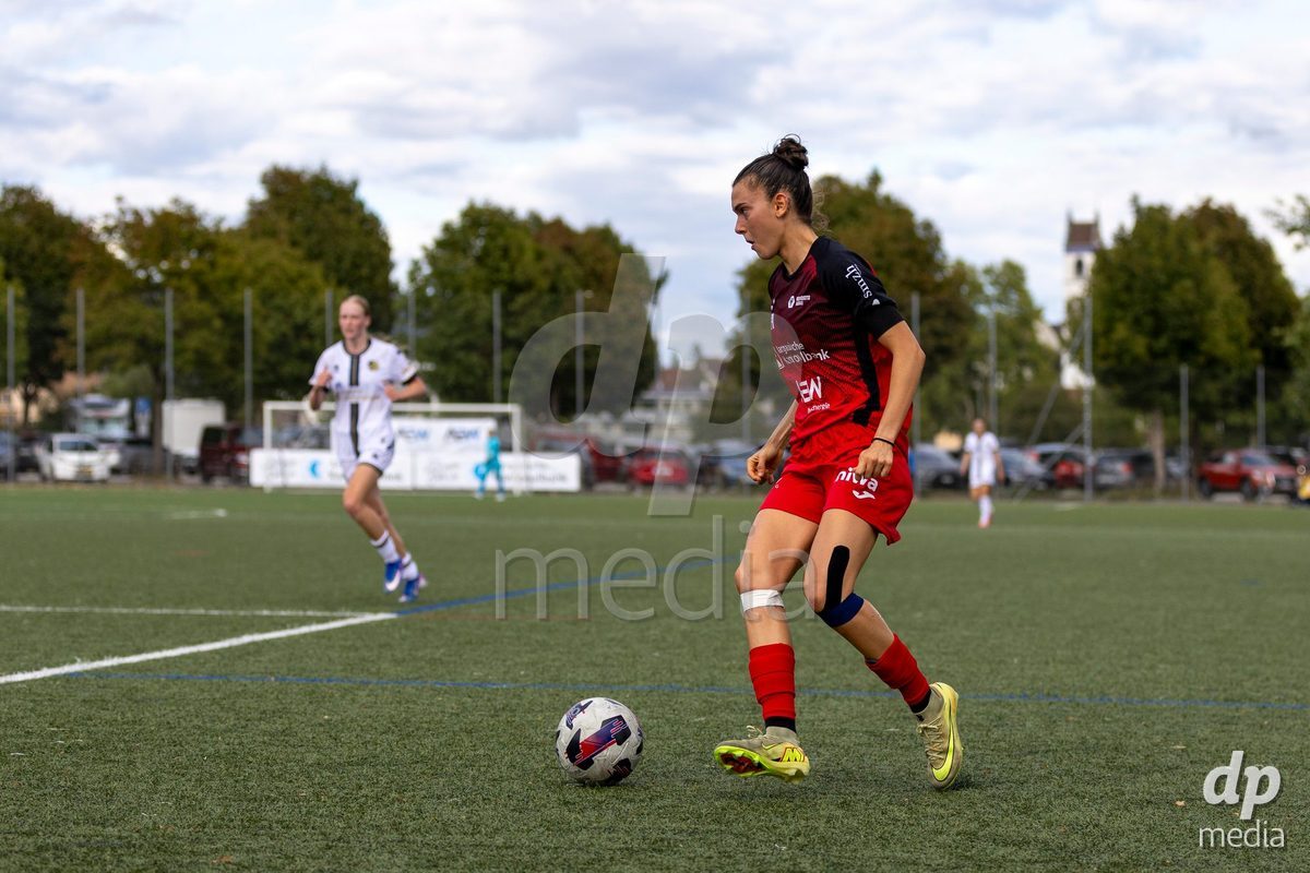 Aarau, Switzerland - September 5: Giulia Bison of FC Aarau Frauen controls the ball during the AXA Women's Super League match between FC Aarau Frauen and FC Luzern at Sportanlage Schachen on September 5, 2026 in Aarau, Switzerland.