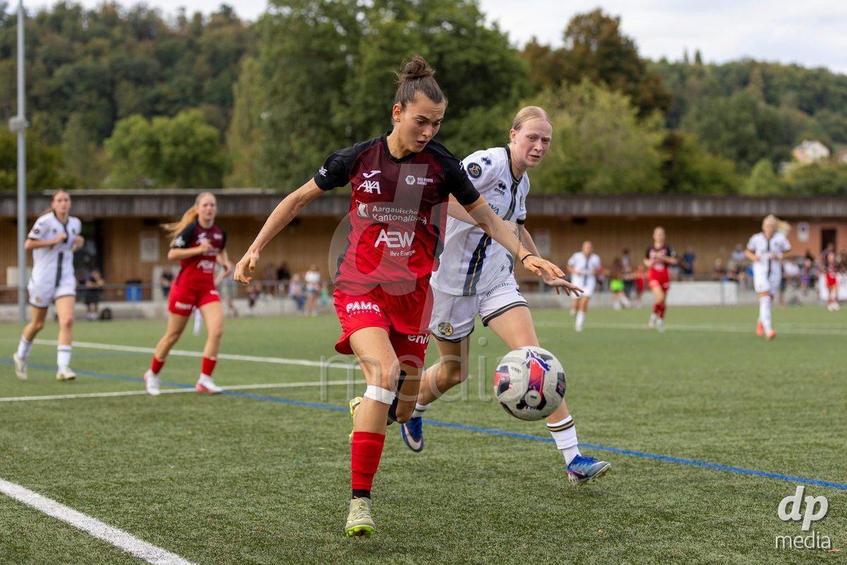 Aarau, Switzerland - September 5: Giulia Bison of FC Aarau Frauen (L) controls the ball under pressure from Mara Arnold of FC Luzern Frauen (R) during the AXA Women's Super League match between FC Aarau Frauen and FC Luzern at Sportanlage Schachen on September 5, 2026 in Aarau, Switzerland.