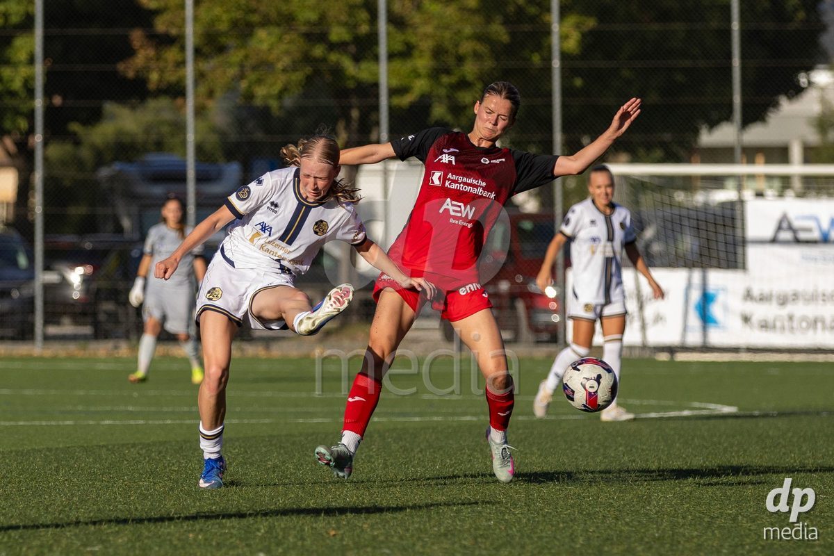 Aarau, Switzerland - September 5: Mara Arnold of FC Luzern Frauen battles for the ball with Eriona Elezi of FC Aarau Frauen (R) during the AXA Women's Super League match between FC Aarau Frauen and FC Luzern at Sportanlage Schachen on September 5, 2026 in Aarau, Switzerland.