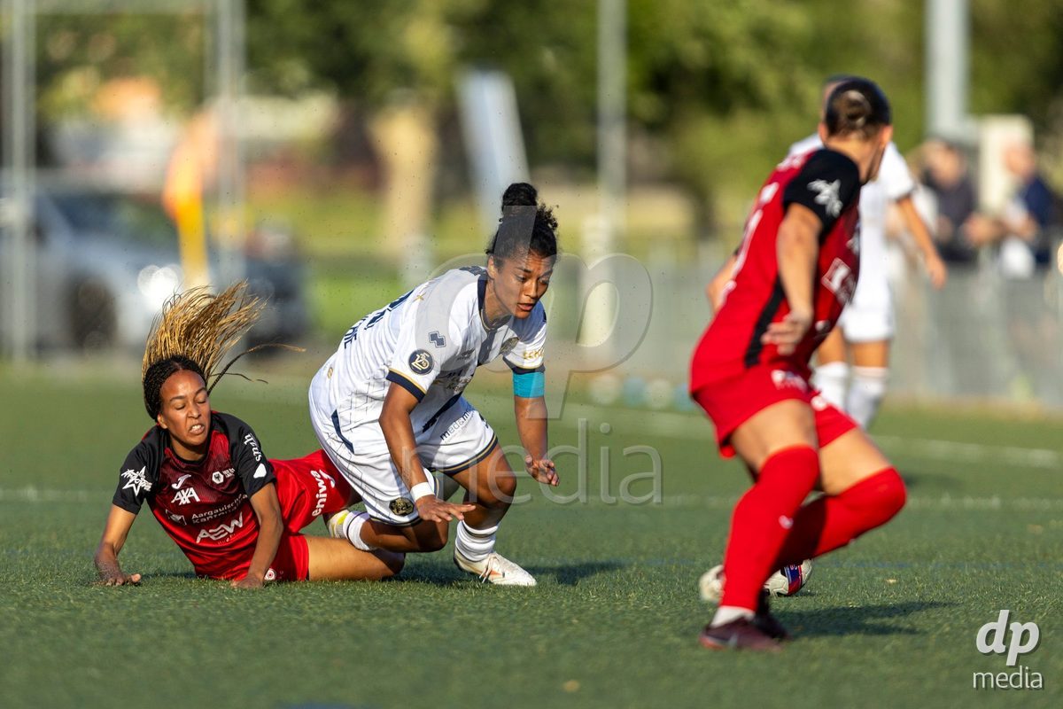 Aarau, Switzerland - September 5: Aldiana Amuchie of FC Luzern Frauen fights for the ball with Joy Steck of FC Aarau Frauen during the AXA Women's Super League match between FC Aarau Frauen and FC Luzern at Sportanlage Schachen on September 5, 2026 in Aarau, Switzerland.