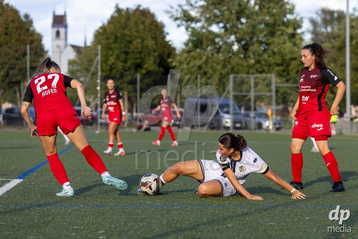 Aarau, Switzerland - September 5: Alyssa Keller of FC Luzern Frauen battles for the ball during the AXA Women's Super League match between FC Aarau Frauen and FC Luzern at Sportanlage Schachen on September 5, 2026 in Aarau, Switzerland.