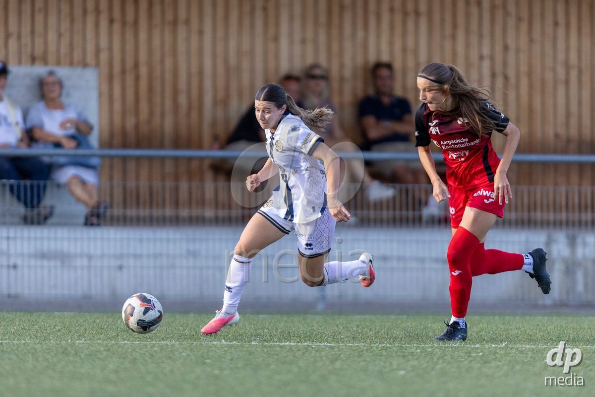 Aarau, Switzerland - September 5: Ramona Schallberger of FC Luzern Frauen (L) battles for the ball with Eriona Elezi of FC Aarau Frauen (R) during the AXA Women's Super League match between FC Aarau Frauen and FC Luzern at Sportanlage Schachen on September 5, 2026 in Aarau, Switzerland.