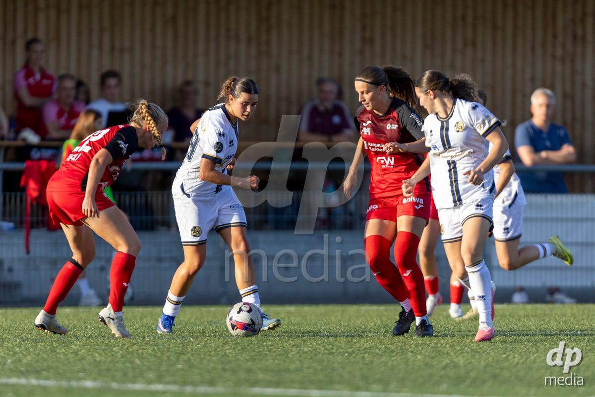 Aarau, Switzerland - September 5: Alyssa Keller of FC Luzern Frauen passes the ball during the AXA Women's Super League match between FC Aarau Frauen and FC Luzern at Sportanlage Schachen on September 5, 2026 in Aarau, Switzerland.