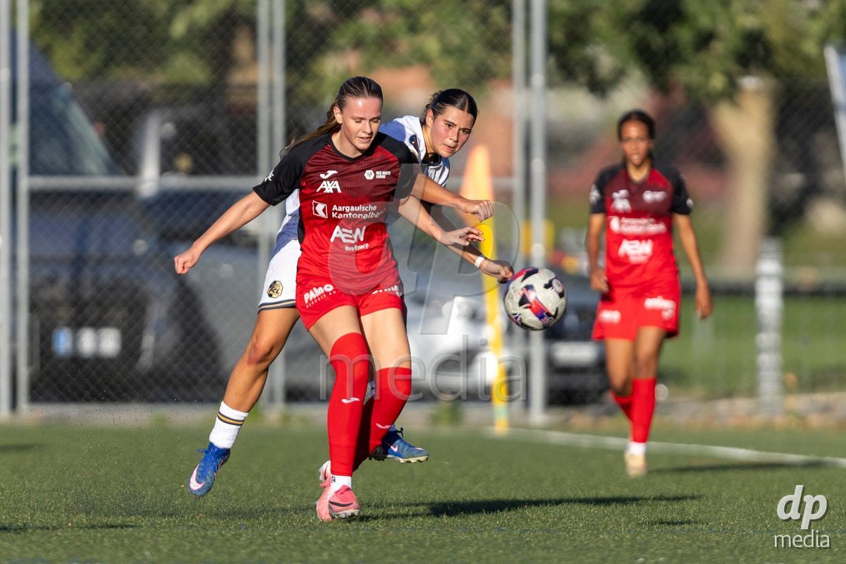Aarau, Switzerland - September 5: Alyssa Keller of FC Luzern Frauen (R) shoots the ball under pressure from Eliza Kadriu of FC Aarau Frauen (L) during the AXA Women's Super League match between FC Aarau Frauen and FC Luzern at Sportanlage Schachen on September 5, 2026 in Aarau, Switzerland.