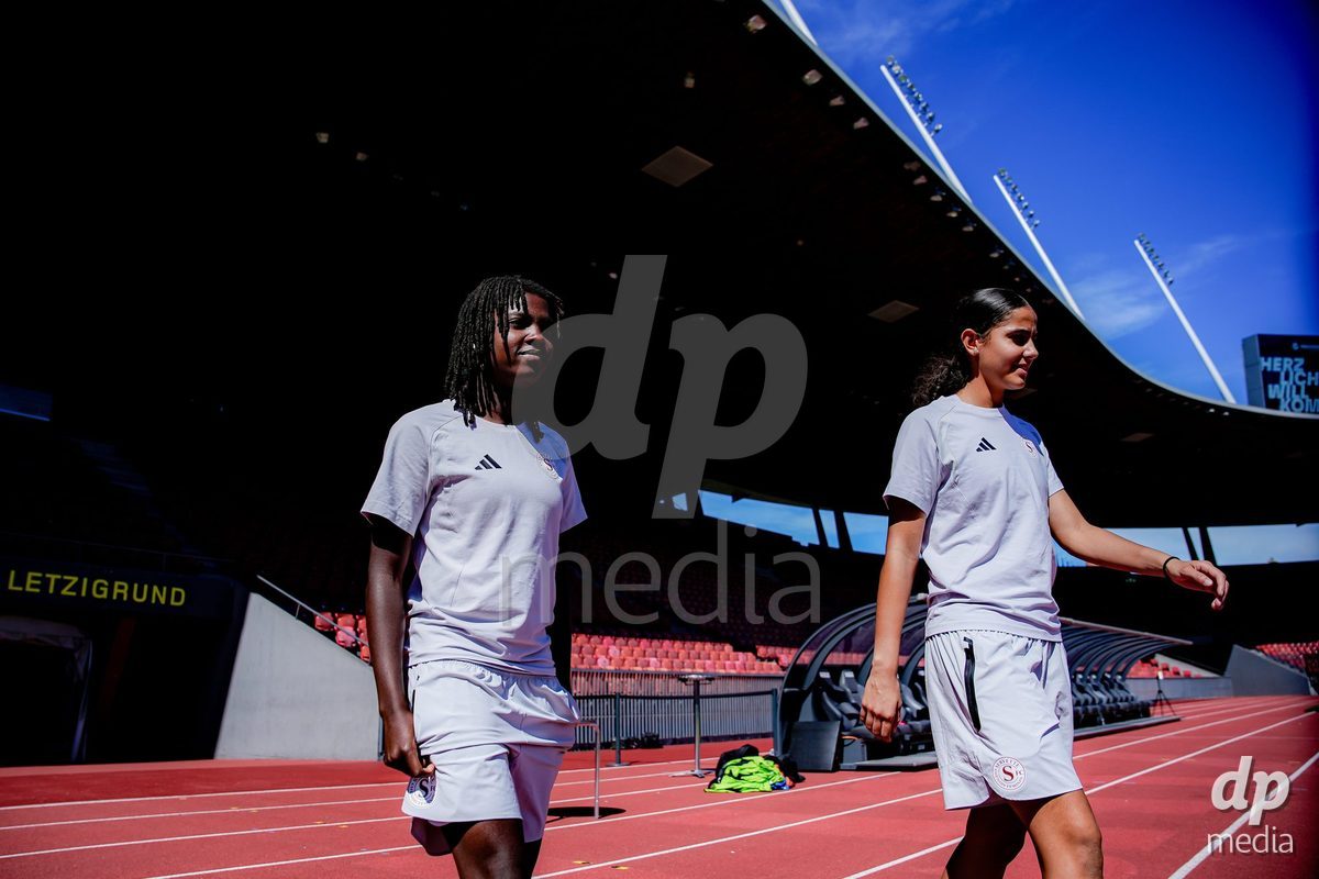 ZURICH, SWITZERLAND - September 6: Players of Servette FC Chenois Feminin arrival prior to the AXA Women's Super League match between GC Frauenfussball and Servette FC Chenois Feminin at Letzigrund on September 6, 2026 in Zurich, Switzerland.