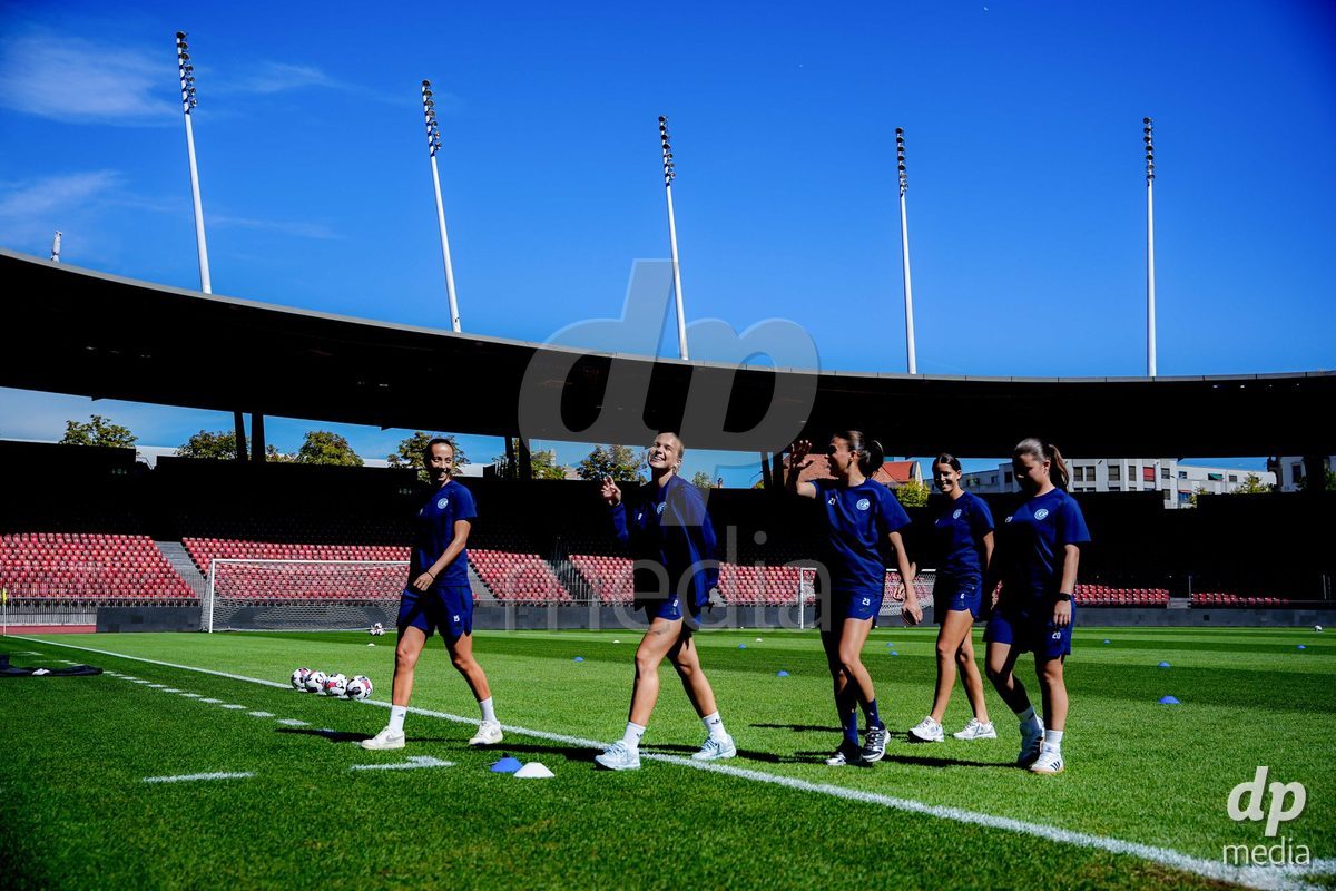 ZURICH, SWITZERLAND - September 6: Players of GC Frauenfussball arrival before the AXA Women's Super League match between GC Frauenfussball and Servette FC Chenois Feminin at Letzigrund on September 6, 2026 in Zurich, Switzerland.