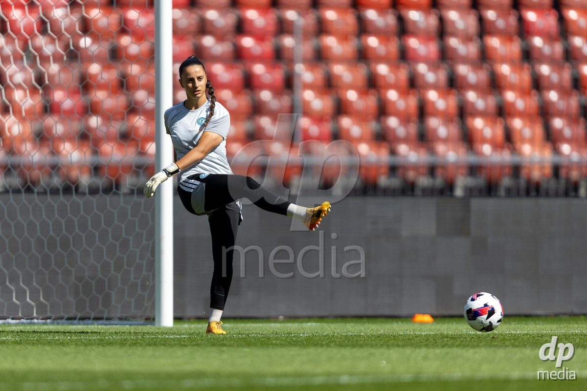 ZURICH, SWITZERLAND - September 6: Jimena Vicario Casal of GC Frauenfussball warming up during the AXA Women's Super League match between GC Frauenfussball and Servette FC Chenois Feminin at Letzigrund on September 6, 2026 in Zurich, Switzerland.