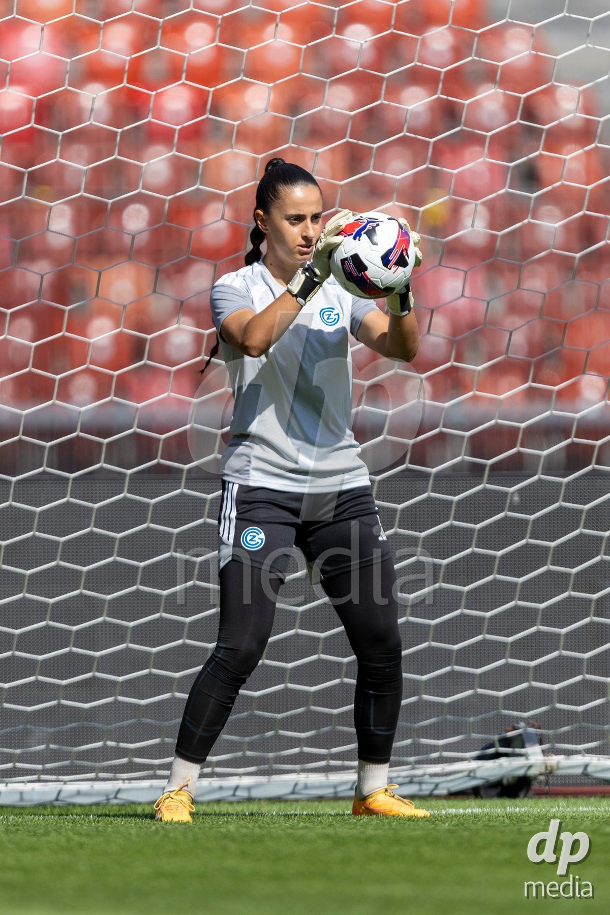 ZURICH, SWITZERLAND - September 6: Jimena Vicario Casal of GC Frauenfussball warming up during the AXA Women's Super League match between GC Frauenfussball and Servette FC Chenois Feminin at Letzigrund on September 6, 2026 in Zurich, Switzerland.