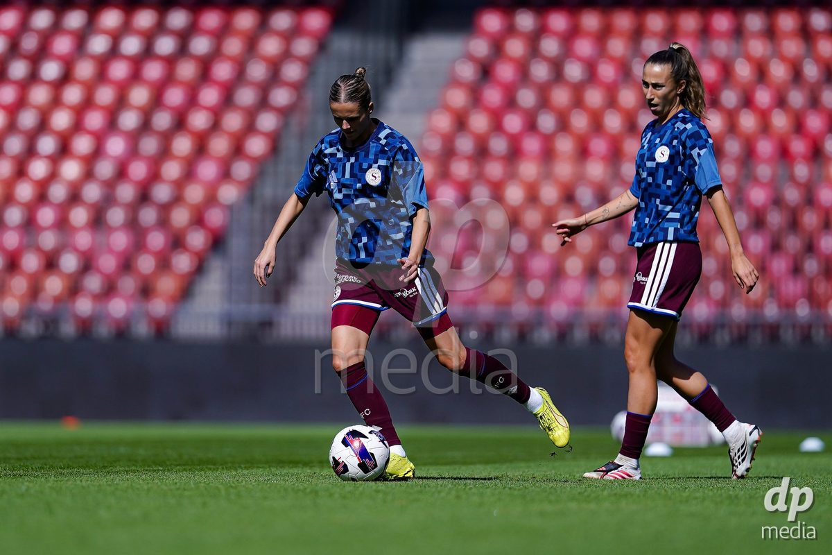 ZURICH, SWITZERLAND - September 6: Players of Servette FC Chenois Feminin warming up during the AXA Women's Super League match between GC Frauenfussball and Servette FC Chenois Feminin at Letzigrund on September 6, 2026 in Zurich, Switzerland.