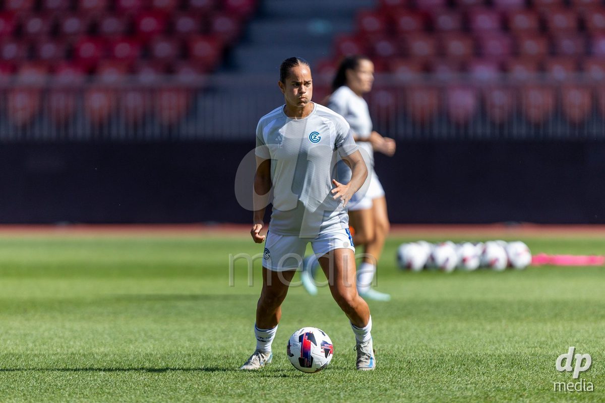 ZURICH, SWITZERLAND - September 6: Kayla Mckenna of GC Frauenfussball warming up during the AXA Women's Super League match between GC Frauenfussball and Servette FC Chenois Feminin at Letzigrund on September 6, 2026 in Zurich, Switzerland.