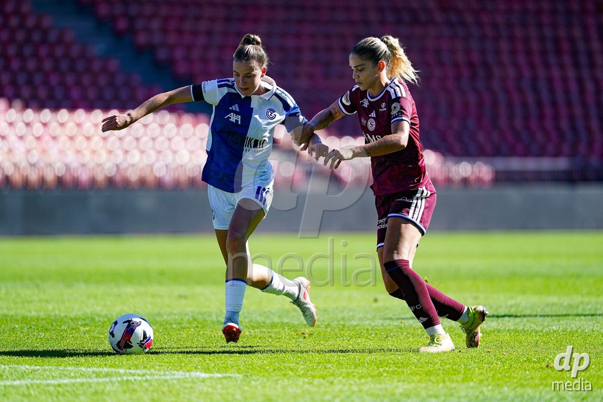 ZURICH, SWITZERLAND - September 6: Stefanie Da Eira (Stéfanie Da Eira) of Servette FC Chenois Feminin (R) and Giulia Looser of GC Frauenfussball (L) battle for the ball during the AXA Women's Super League match between GC Frauenfussball and Servette FC Chenois Feminin at Letzigrund on September 6, 2026 in Zurich, Switzerland.