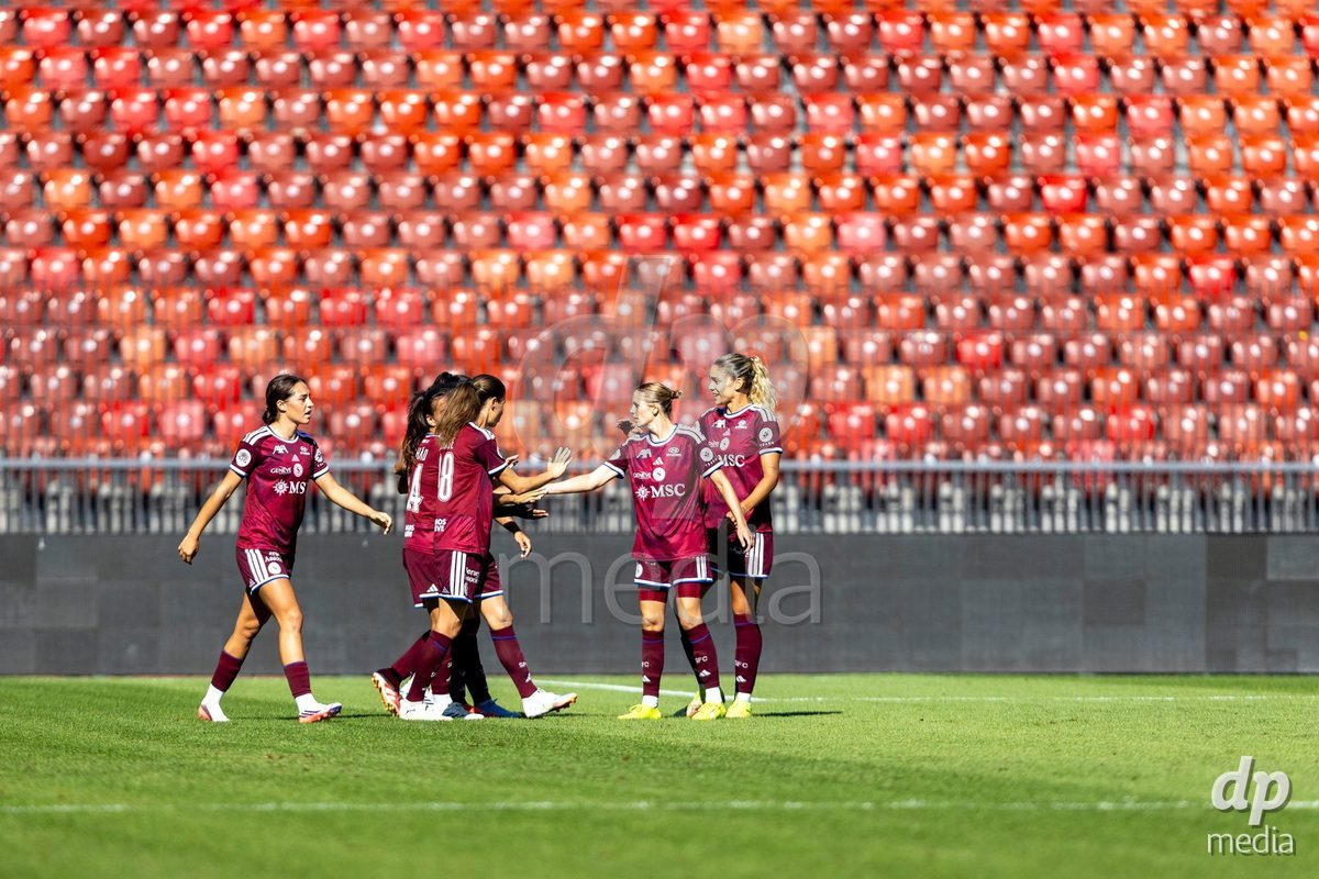 ZURICH, SWITZERLAND - September 6: Players of Servette FC Chenois Feminin celebrates their goal during the AXA Women's Super League match between GC Frauenfussball and Servette FC Chenois Feminin at Letzigrund on September 6, 2026 in Zurich, Switzerland.