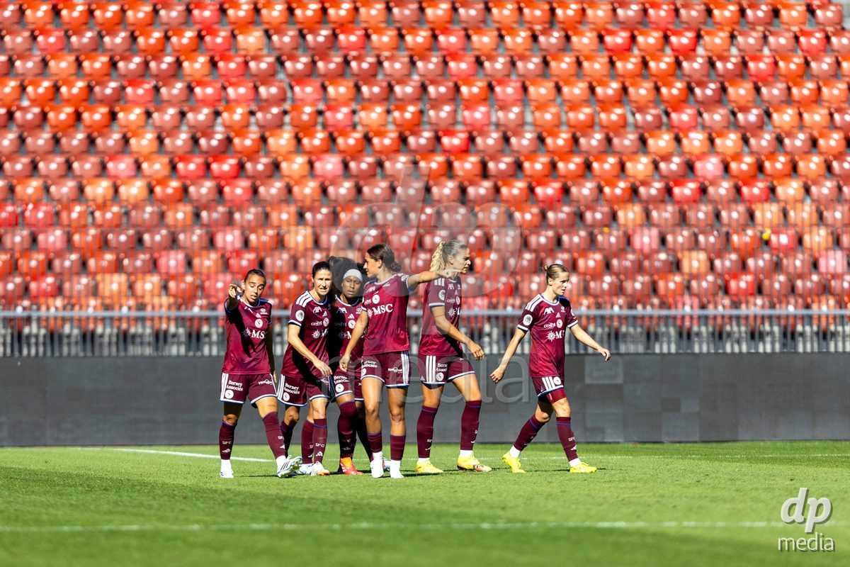 ZURICH, SWITZERLAND - September 6: Players of Servette FC Chenois Feminin celebrates their goal during the AXA Women's Super League match between GC Frauenfussball and Servette FC Chenois Feminin at Letzigrund on September 6, 2026 in Zurich, Switzerland.