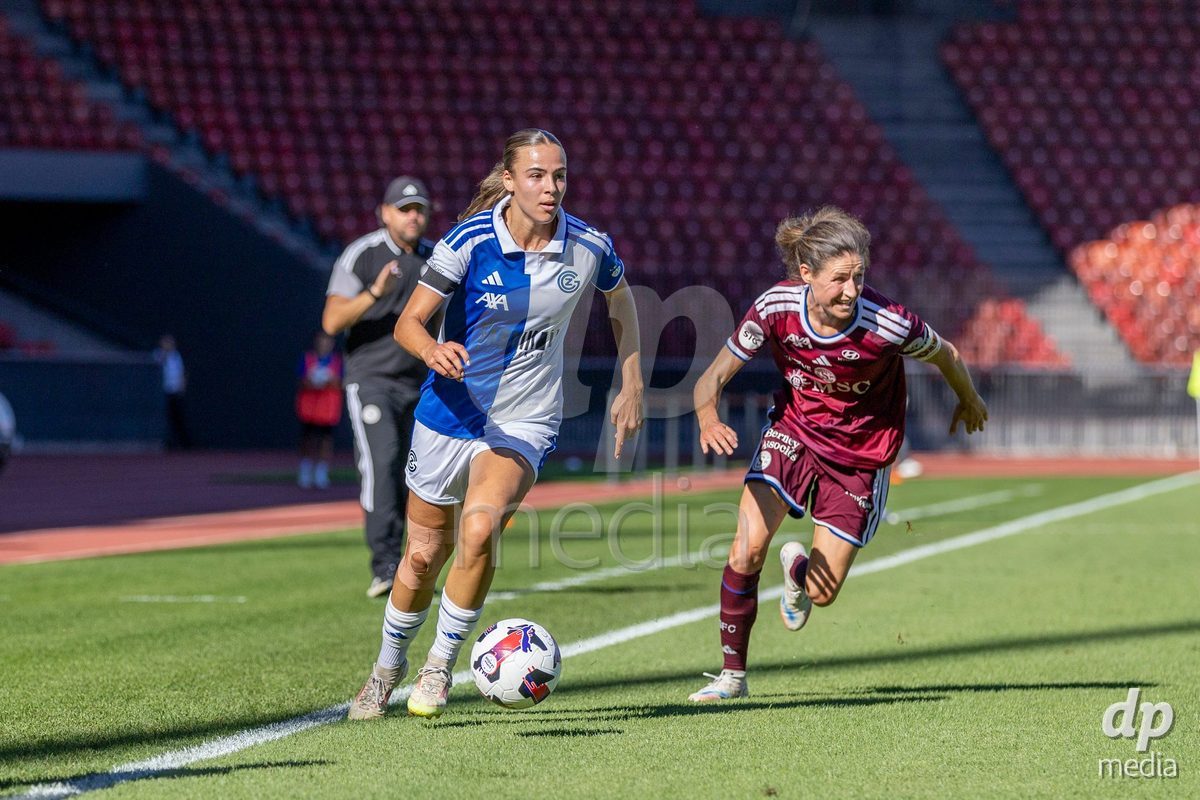 ZURICH, SWITZERLAND - September 6: Emma Egli of GC Frauenfussball controls the ball during the AXA Women's Super League match between GC Frauenfussball and Servette FC Chenois Feminin at Letzigrund on September 6, 2026 in Zurich, Switzerland.