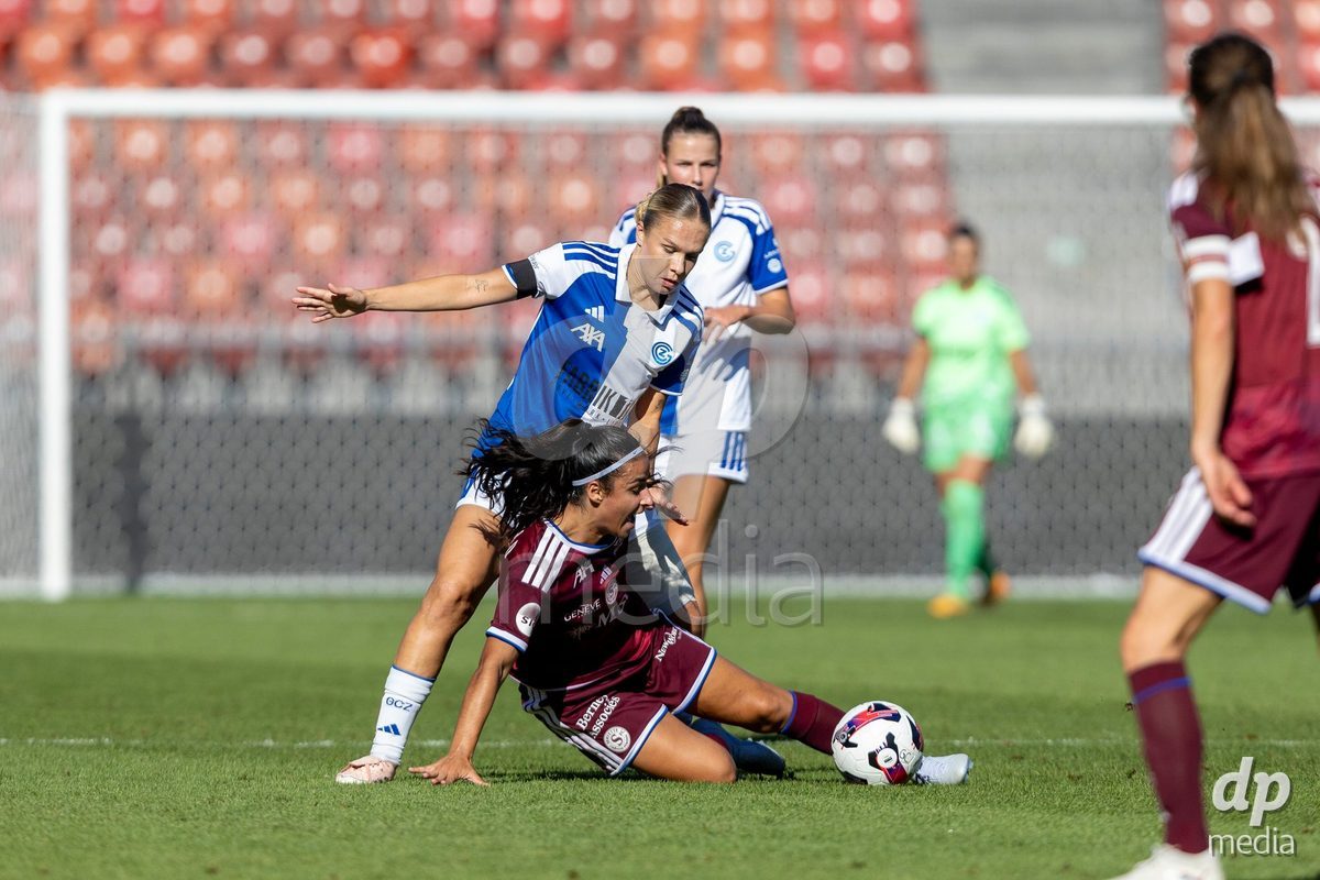ZURICH, SWITZERLAND - September 6: Ella Ljustina of GC Frauenfussball (L) fights for the ball with Paola Hernandez (Paola Hernández) of Servette FC Chenois Feminin (R)  during the AXA Women's Super League match between GC Frauenfussball and Servette FC Chenois Feminin at Letzigrund on September 6, 2026 in Zurich, Switzerland.