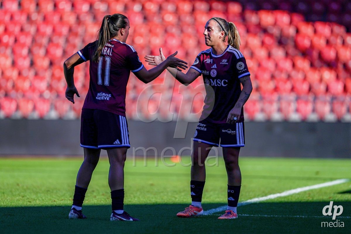ZURICH, SWITZERLAND - September 6: Magdalena Sobal of Servette FC Chenois Feminin celebrating with team after scoring teams second goal during the AXA Women's Super League match between GC Frauenfussball and Servette FC Chenois Feminin at Letzigrund on September 6, 2026 in Zurich, Switzerland.