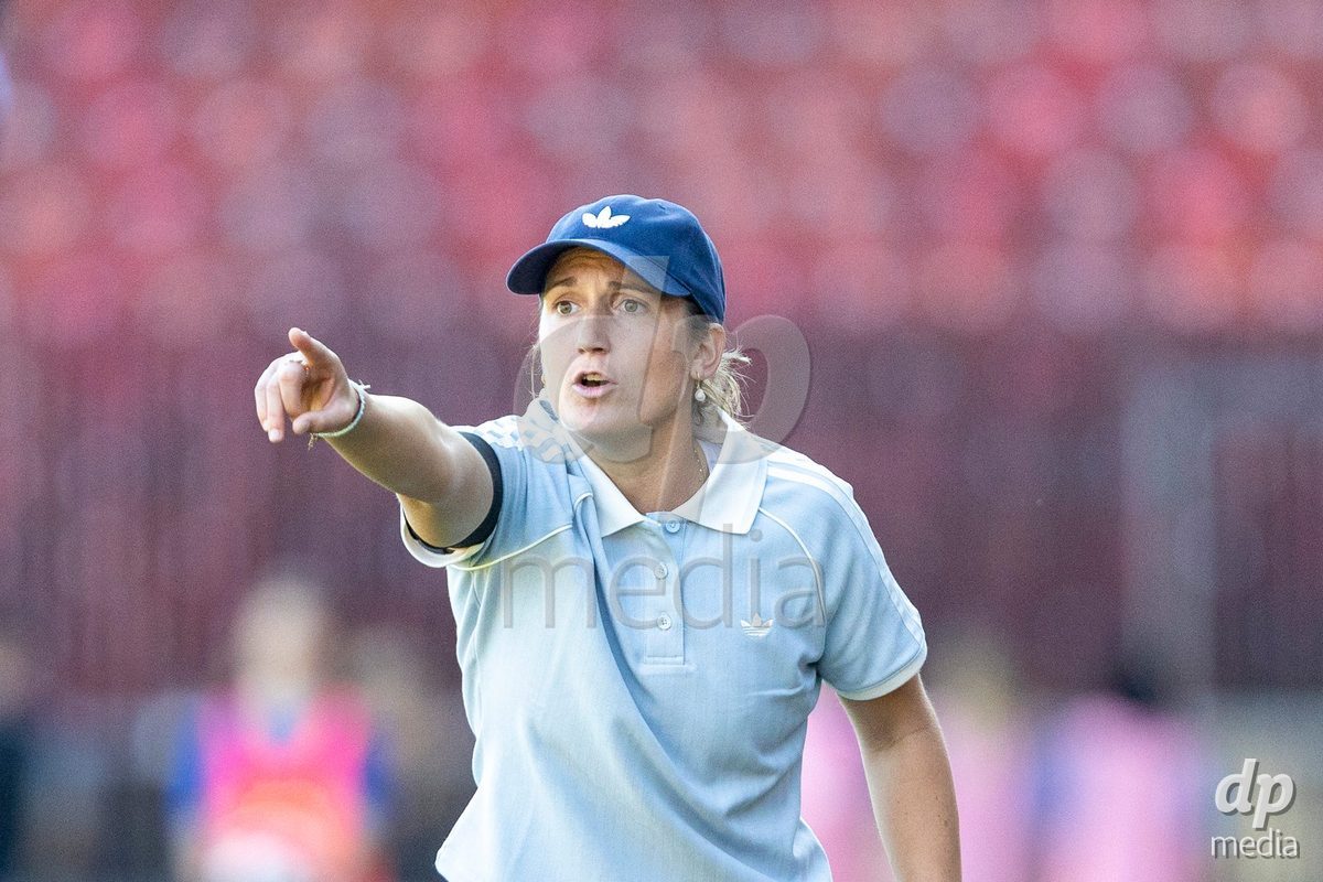 ZURICH, SWITZERLAND - September 6: Laura Vetterlein, Head Coach of GC Frauenfussball during the AXA Women's Super League match between GC Frauenfussball and Servette FC Chenois Feminin at Letzigrund on September 6, 2026 in Zurich, Switzerland.