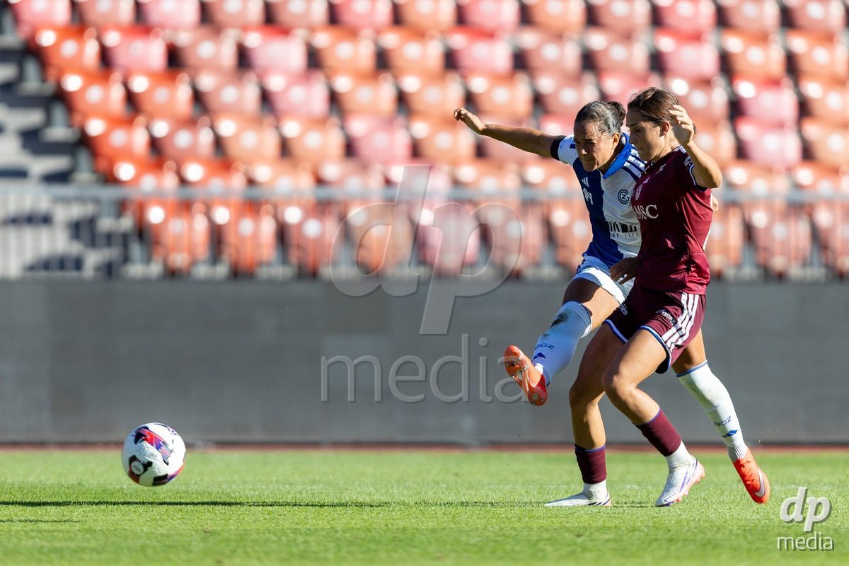 ZURICH, SWITZERLAND - September 6: Kayla Mckenna of GC Frauenfussball (L) shoots the ball during the AXA Women's Super League match between GC Frauenfussball and Servette FC Chenois Feminin at Letzigrund on September 6, 2026 in Zurich, Switzerland.