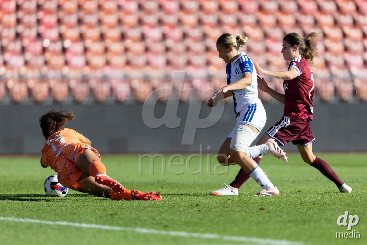 ZURICH, SWITZERLAND - September 6: Ella Ljustina of GC Frauenfussball (C) fights for the ball with Jacinta Weimar of Servette FC Chenois Feminin (L) during the AXA Women's Super League match between GC Frauenfussball and Servette FC Chenois Feminin at Letzigrund on September 6, 2026 in Zurich, Switzerland.