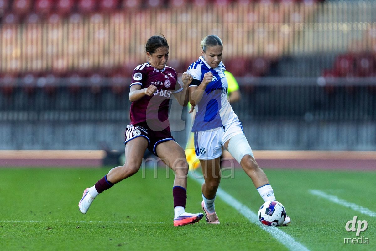 ZURICH, SWITZERLAND - September 6: Ella Ljustina of GC Frauenfussball (R) fights for the ball with Amina Muratovic (Amina MuratoviÄ) of Servette FC Chenois Feminin (L) during the AXA Women's Super League match between GC Frauenfussball and Servette FC Chenois Feminin at Letzigrund on September 6, 2026 in Zurich, Switzerland.