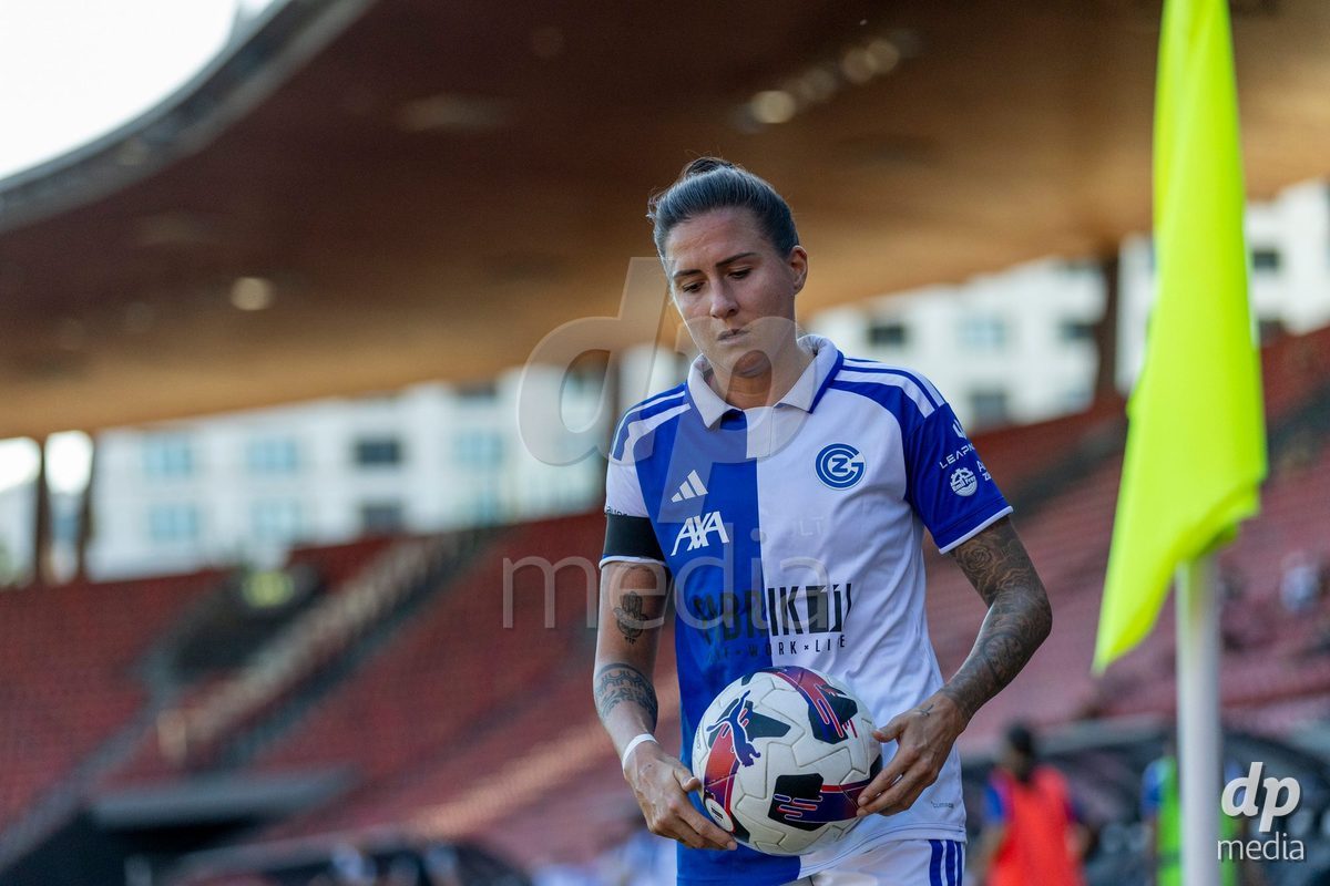 ZURICH, SWITZERLAND - September 6: Melanie Muller of GC Frauenfussball prepares for corner kick during the AXA Women's Super League match between GC Frauenfussball and Servette FC Chenois Feminin at Letzigrund on September 6, 2026 in Zurich, Switzerland.