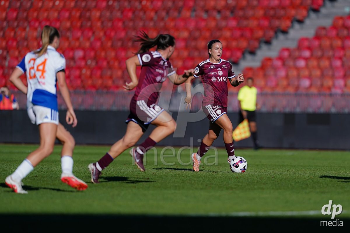 ZURICH, SWITZERLAND - September 6: Gloria Marinelli of Servette FC Chenois Feminin controls the ball during the AXA Women's Super League match between GC Frauenfussball and Servette FC Chenois Feminin at Letzigrund on September 6, 2026 in Zurich, Switzerland.
