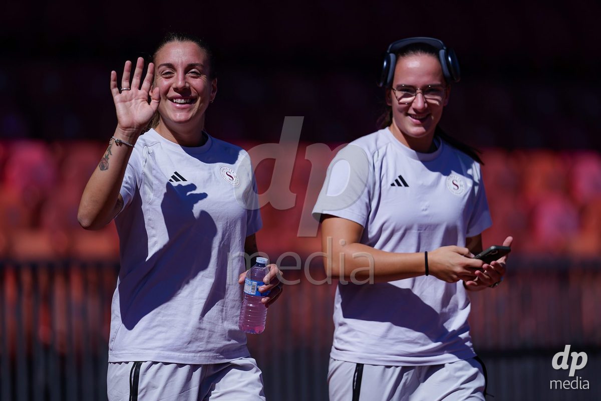 ZURICH, SWITZERLAND - September 6: Magdalena Sobal of Servette FC Chenois Feminin (R) and Gloria Marinelli of Servette FC Chenois Feminin (L) arrival prior to the AXA Women's Super League match between GC Frauenfussball and Servette FC Chenois Feminin at Letzigrund on September 6, 2026 in Zurich, Switzerland.
