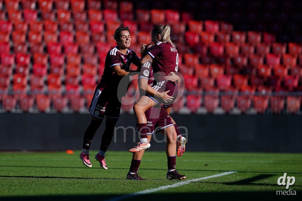 ZURICH, SWITZERLAND - September 6: Magdalena Sobal of Servette FC Chenois Feminin celebrating with team after scoring teams second goal during the AXA Women's Super League match between GC Frauenfussball and Servette FC Chenois Feminin at Letzigrund on September 6, 2026 in Zurich, Switzerland.