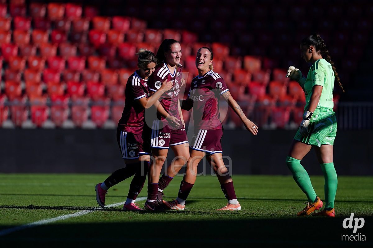 ZURICH, SWITZERLAND - September 6: Magdalena Sobal of Servette FC Chenois Feminin celebrating with team after scoring teams second goal during the AXA Women's Super League match between GC Frauenfussball and Servette FC Chenois Feminin at Letzigrund on September 6, 2026 in Zurich, Switzerland.