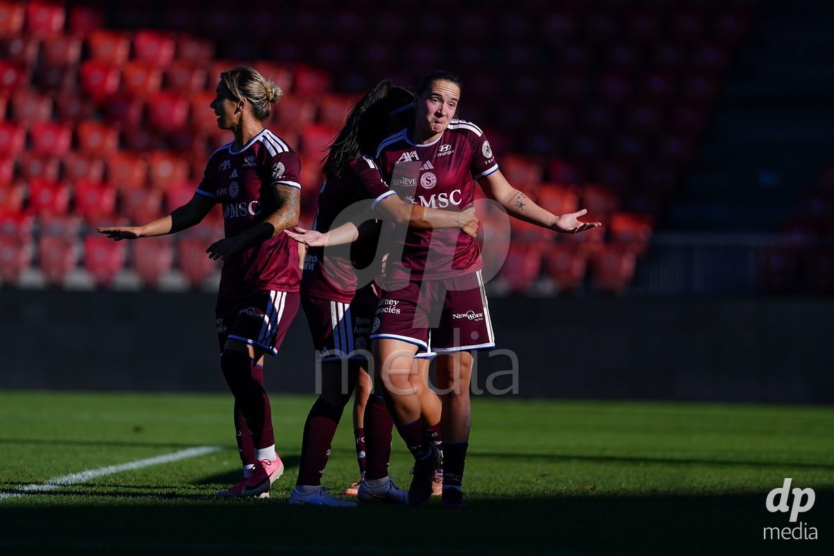 ZURICH, SWITZERLAND - September 6: Magdalena Sobal of Servette FC Chenois Feminin celebrating with team after scoring teams second goal during the AXA Women's Super League match between GC Frauenfussball and Servette FC Chenois Feminin at Letzigrund on September 6, 2026 in Zurich, Switzerland.
