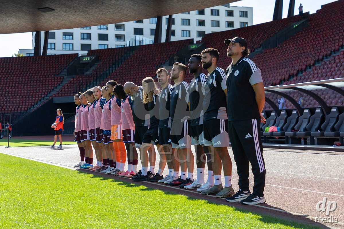 ZURICH, SWITZERLAND - September 6: A minute’s silence for Marcel Bollmann during the AXA Women's Super League match between GC Frauenfussball and Servette FC Chenois Feminin at Letzigrund on September 6, 2026 in Zurich, Switzerland.