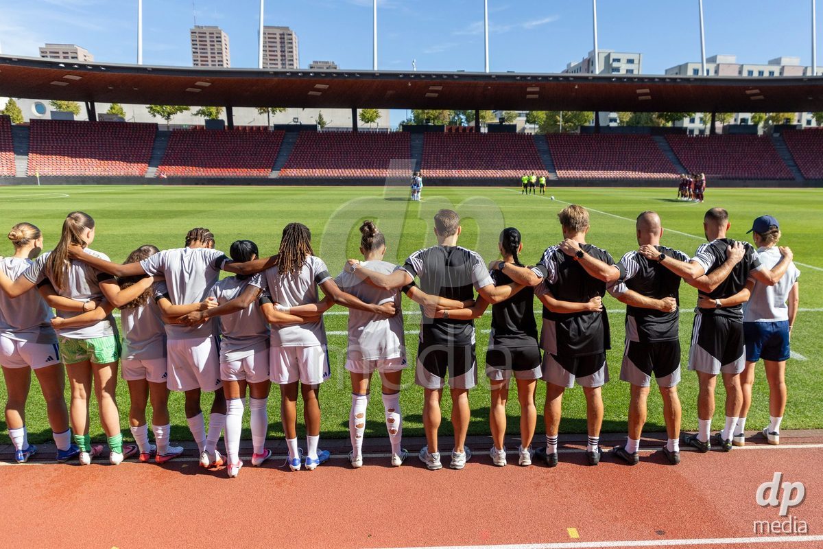 ZURICH, SWITZERLAND - September 6: A minute’s silence for Marcel Bollmann during the AXA Women's Super League match between GC Frauenfussball and Servette FC Chenois Feminin at Letzigrund on September 6, 2026 in Zurich, Switzerland.