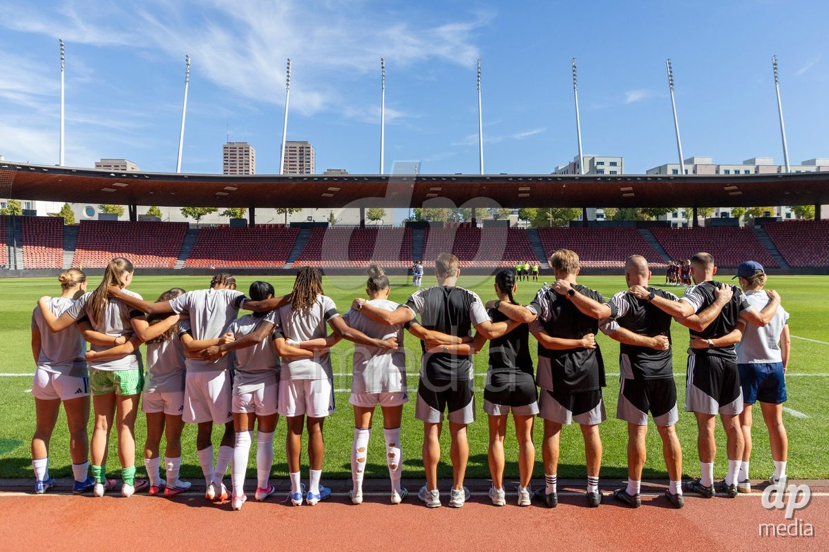 ZURICH, SWITZERLAND - September 6: A minute’s silence for Marcel Bollmann during the AXA Women's Super League match between GC Frauenfussball and Servette FC Chenois Feminin at Letzigrund on September 6, 2026 in Zurich, Switzerland.