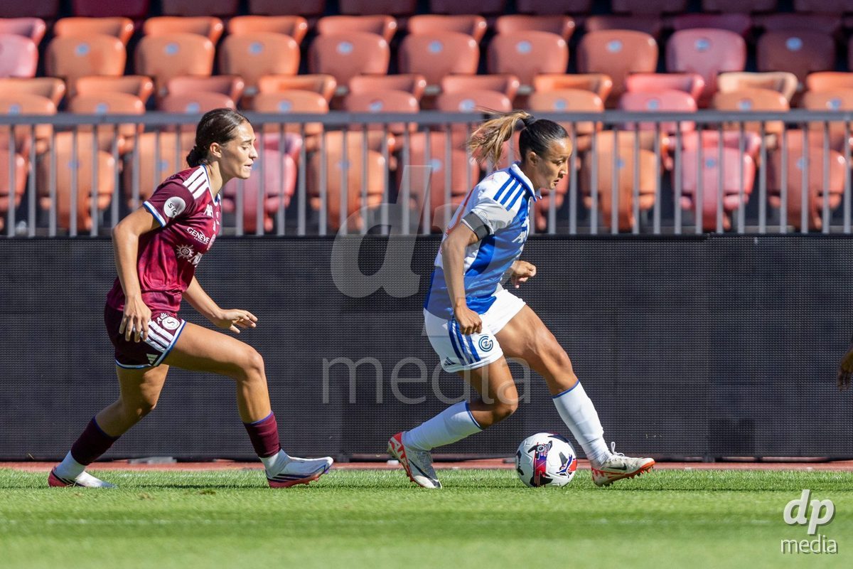 ZURICH, SWITZERLAND - September 6: Dalila Belen Ippolito of GC Frauenfussball (R) controls the ball during the AXA Women's Super League match between GC Frauenfussball and Servette FC Chenois Feminin at Letzigrund on September 6, 2026 in Zurich, Switzerland.