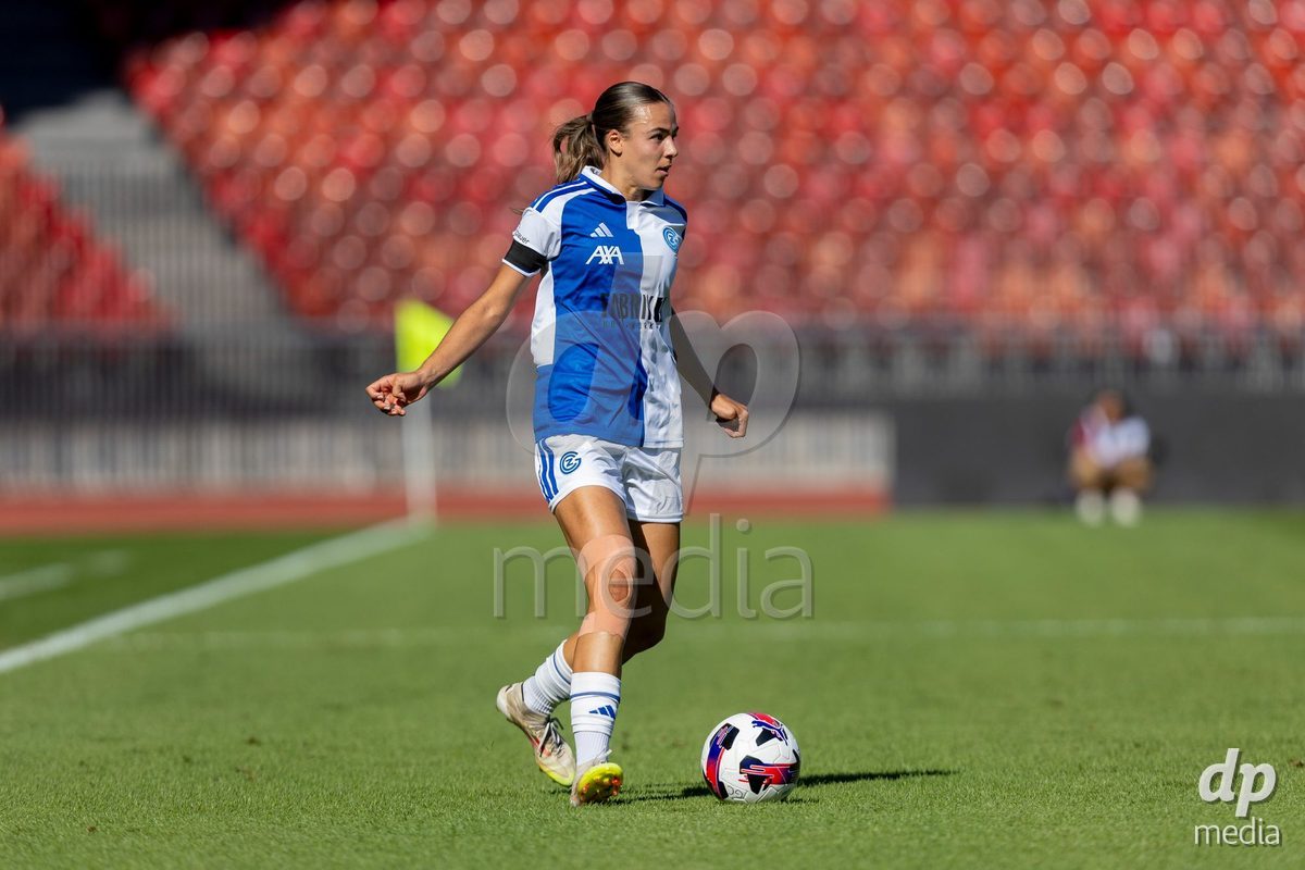 ZURICH, SWITZERLAND - September 6: Kayla Mckenna of GC Frauenfussball controls the ball during the AXA Women's Super League match between GC Frauenfussball and Servette FC Chenois Feminin at Letzigrund on September 6, 2026 in Zurich, Switzerland.