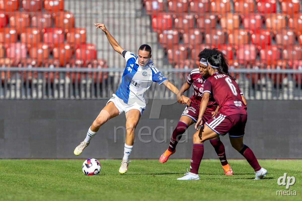 ZURICH, SWITZERLAND - September 6: Emma Egli of GC Frauenfussball controls the ball during the AXA Women's Super League match between GC Frauenfussball and Servette FC Chenois Feminin at Letzigrund on September 6, 2026 in Zurich, Switzerland.