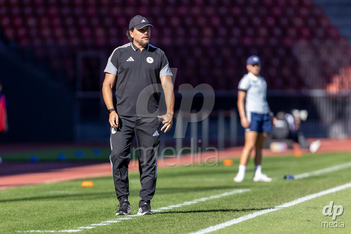 ZURICH, SWITZERLAND - September 6: Cristian Toro, Head Coach of Servette FC Chenois Feminin during the AXA Women's Super League match between GC Frauenfussball and Servette FC Chenois Feminin at Letzigrund on September 6, 2026 in Zurich, Switzerland.