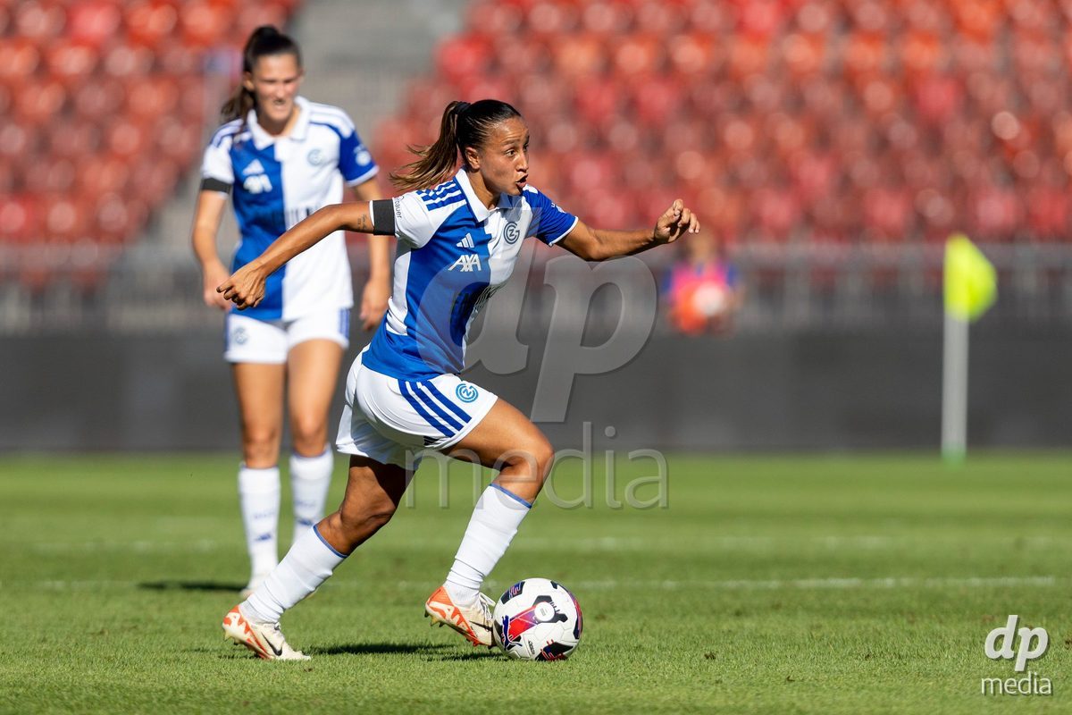 ZURICH, SWITZERLAND - September 6: Dalila Belen Ippolito of GC Frauenfussball controls the ball during the AXA Women's Super League match between GC Frauenfussball and Servette FC Chenois Feminin at Letzigrund on September 6, 2026 in Zurich, Switzerland.