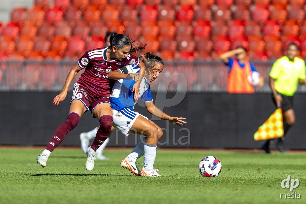 ZURICH, SWITZERLAND - September 6: Dalila Belen Ippolito of GC Frauenfussball (R) battles for the ball with Meriame Terchoun of Servette FC Chenois Feminin (L) during the AXA Women's Super League match between GC Frauenfussball and Servette FC Chenois Feminin at Letzigrund on September 6, 2026 in Zurich, Switzerland.