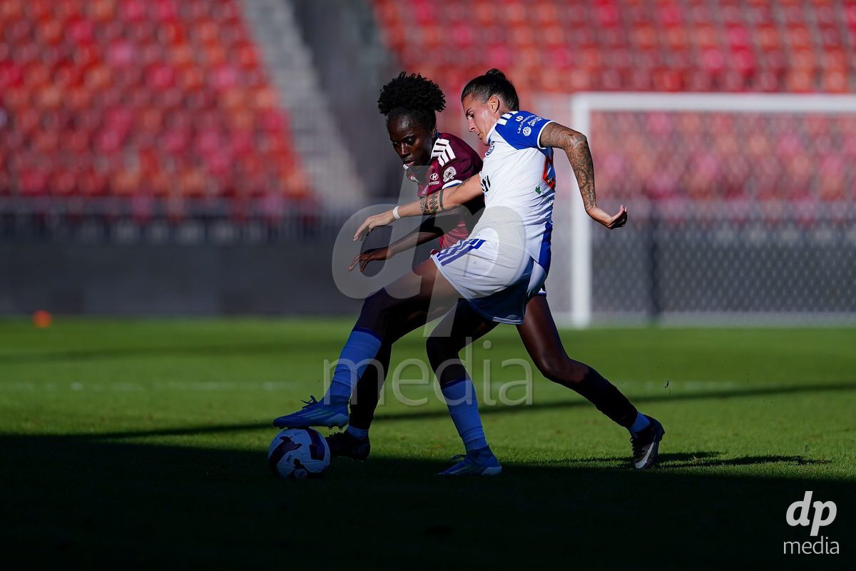 ZURICH, SWITZERLAND - September 6: Melanie Muller of GC Frauenfussball (R) and Bénédicte Simon (Benedicte Simon) of Servette FC Chenois Feminin  (L) battle for the ball during the AXA Women's Super League match between GC Frauenfussball and Servette FC Chenois Feminin at Letzigrund on September 6, 2026 in Zurich, Switzerland.