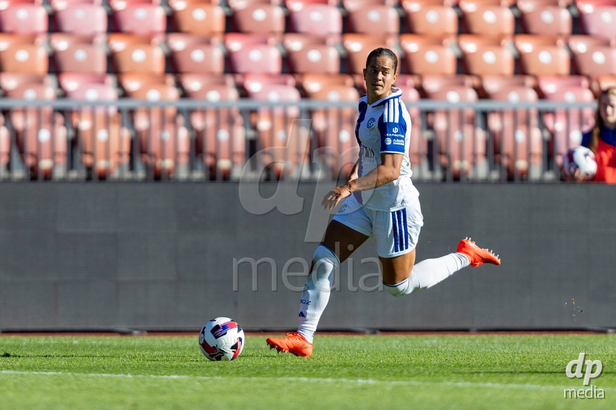 ZURICH, SWITZERLAND - September 6: Kayla Mckenna of GC Frauenfussball controls the ball during the AXA Women's Super League match between GC Frauenfussball and Servette FC Chenois Feminin at Letzigrund on September 6, 2026 in Zurich, Switzerland.