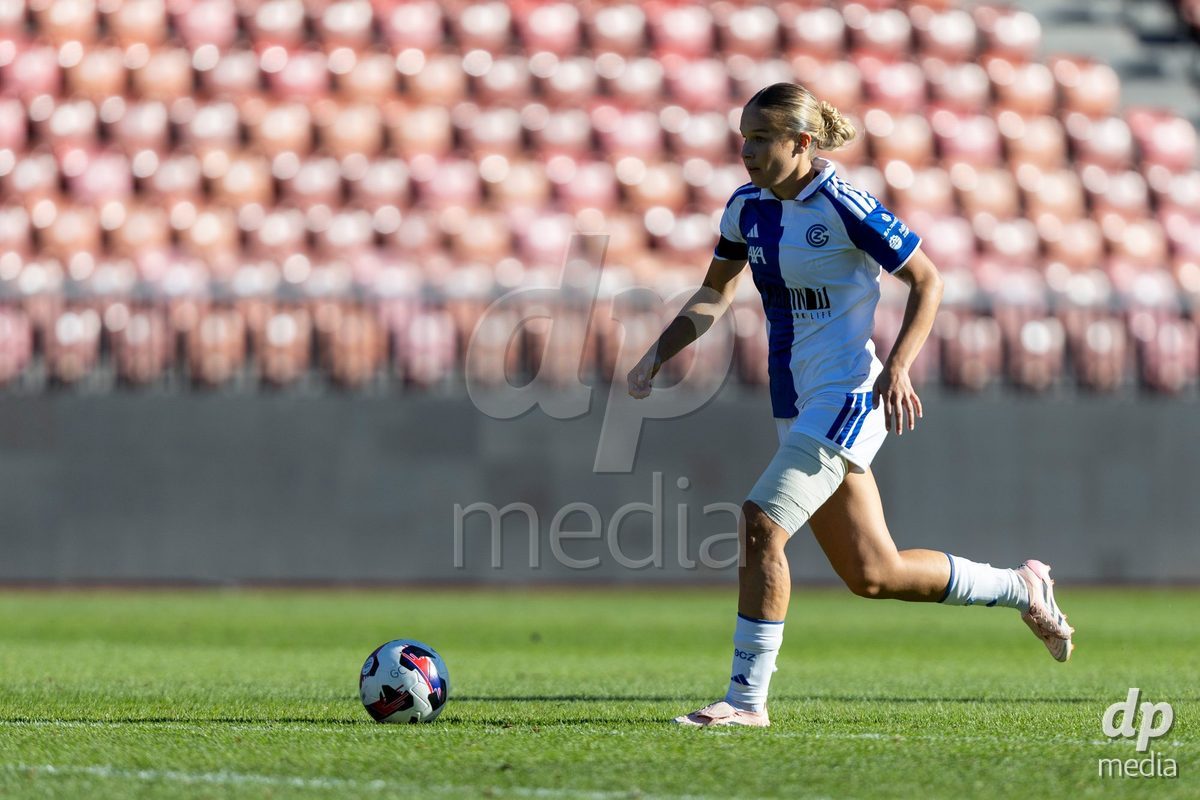 ZURICH, SWITZERLAND - September 6: Ella Ljustina of GC Frauenfussball controls the ball during the AXA Women's Super League match between GC Frauenfussball and Servette FC Chenois Feminin at Letzigrund on September 6, 2026 in Zurich, Switzerland.
