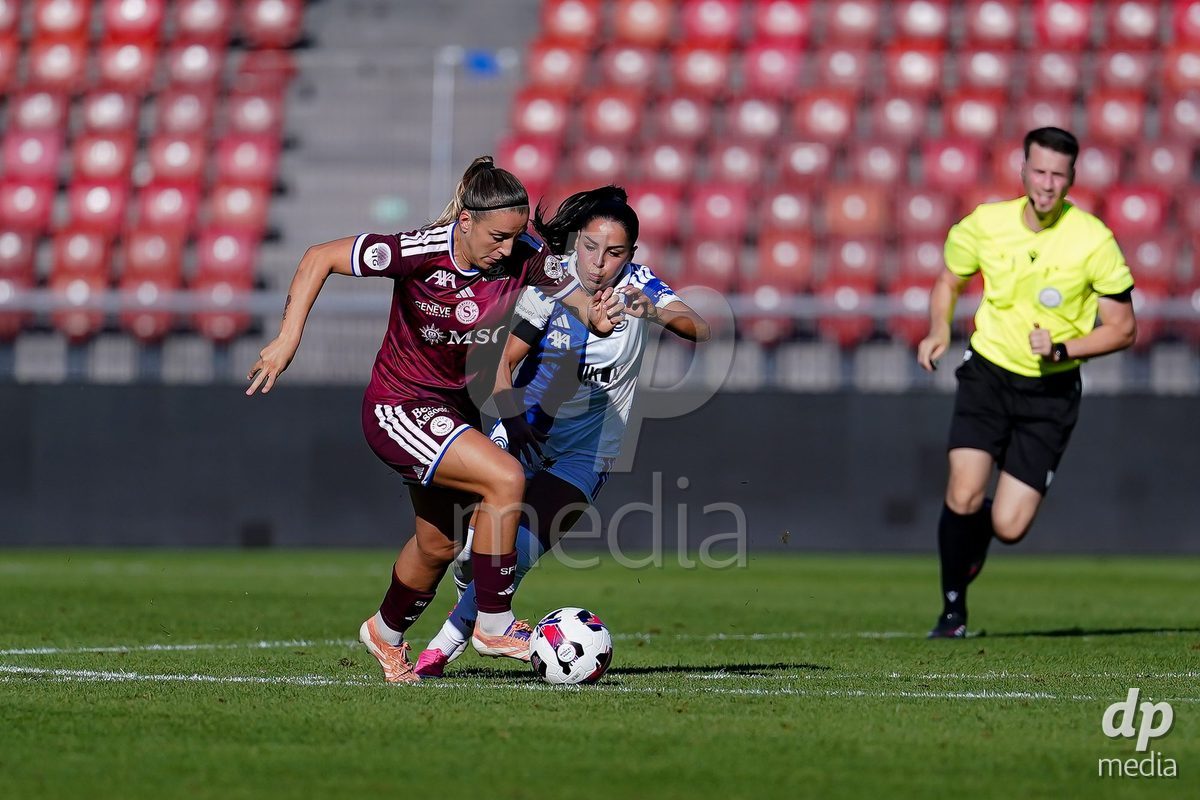 ZURICH, SWITZERLAND - September 6: Qendresa Krasniqi of GC Frauenfussball (R) and Gloria Marinelli of Servette FC Chenois Feminin (L) battle for the ball during the AXA Women's Super League match between GC Frauenfussball and Servette FC Chenois Feminin at Letzigrund on September 6, 2026 in Zurich, Switzerland.