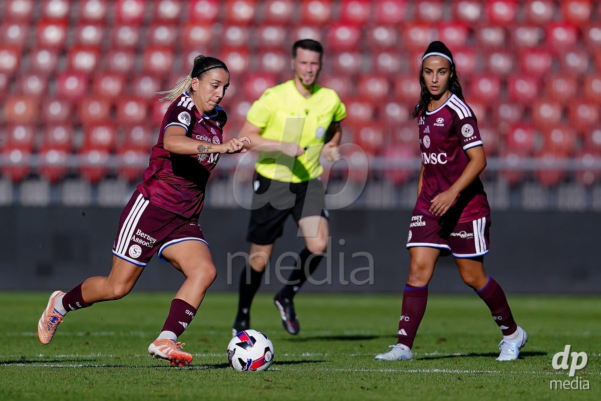 ZURICH, SWITZERLAND - September 6: Gloria Marinelli of Servette FC Chenois Feminin controls the ball during the AXA Women's Super League match between GC Frauenfussball and Servette FC Chenois Feminin at Letzigrund on September 6, 2026 in Zurich, Switzerland.