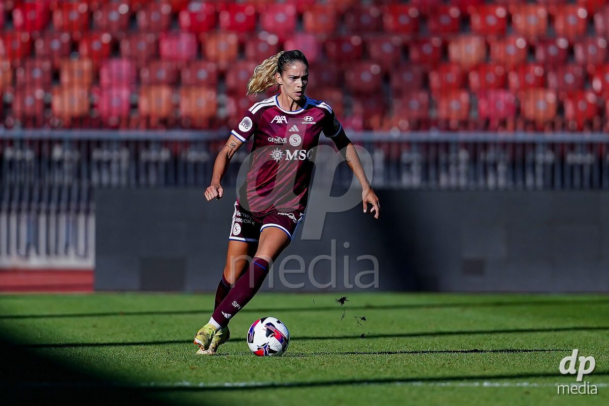 ZURICH, SWITZERLAND - September 6: Stefanie Da Eira (Stéfanie Da Eira) of Servette FC Chenois Feminin controls the ball during the AXA Women's Super League match between GC Frauenfussball and Servette FC Chenois Feminin at Letzigrund on September 6, 2026 in Zurich, Switzerland.